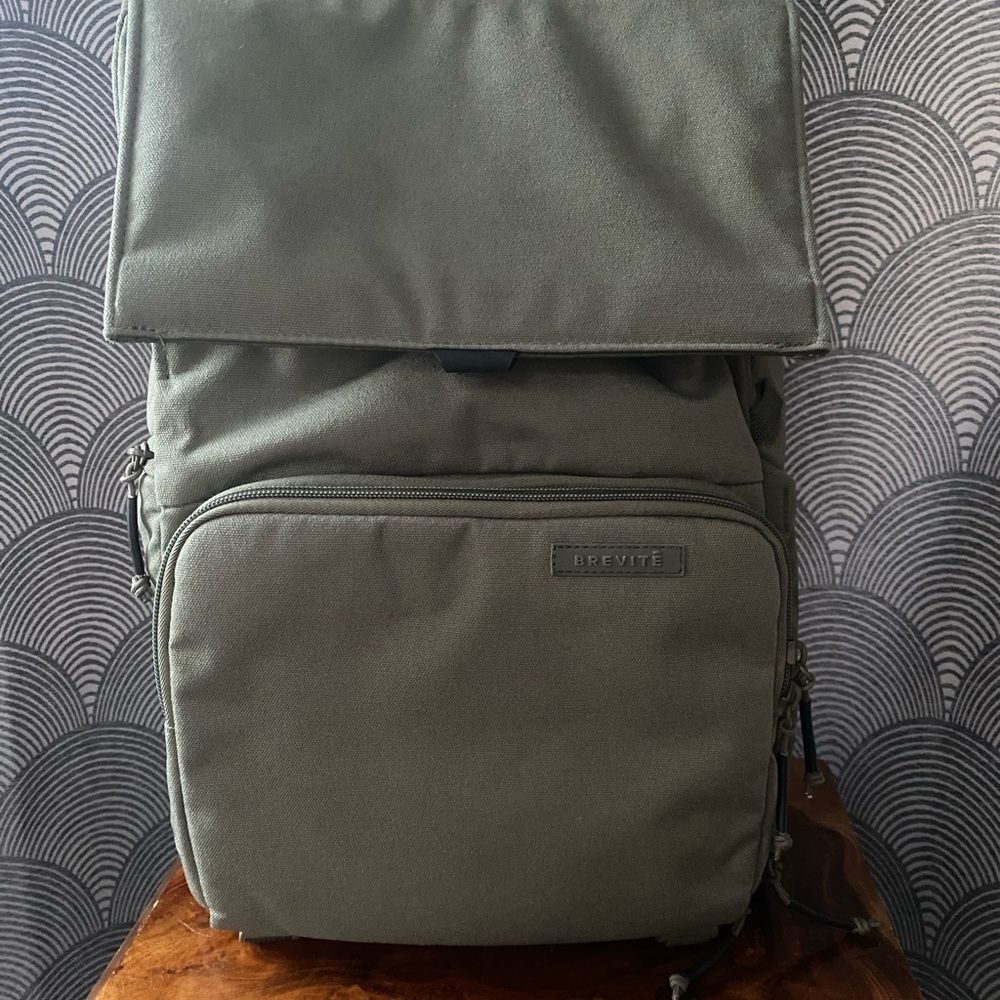 BREVITE Runner - Pine Green Camera Photography BACKPACK with a RAIN COVER